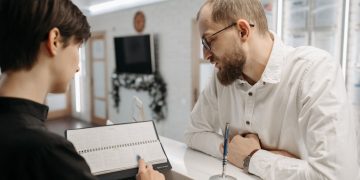 Atendimento em clínica de odontologia, profissional e paciente. Dicas para aumentar a confirmação de consultas em sua clínica