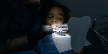 Procendimento odontógico infantil de qualidade para garantir a segurança do paciente na clínica odontológica