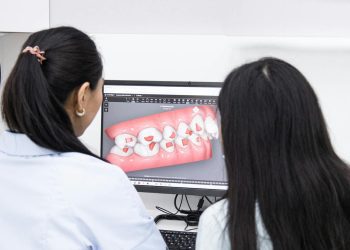 Odontologia digital, dentistas utilizando tecnologias no consultório