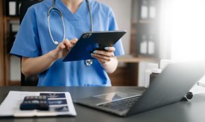 Softwares de Gestão Clínica: Qual escolher? - software para clínica